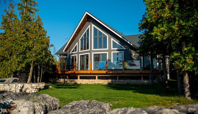 The Whiskey Harbour - Waterfront Luxury Listing