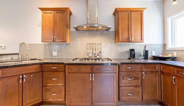 The Woodbine Beach House✔450yds from the beach ✔Rooftop Garden✔Parking in Toronto