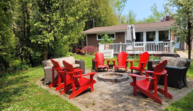 There's no place like the cottage! Beautiful cozy cottage, minutes from beach