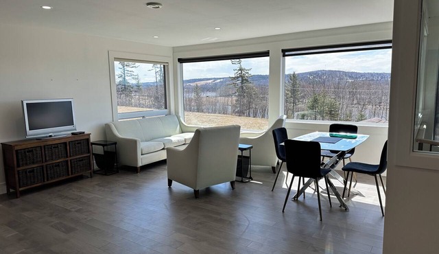 This beautiful overlooking the River Valley equipped with gorgeous home office!