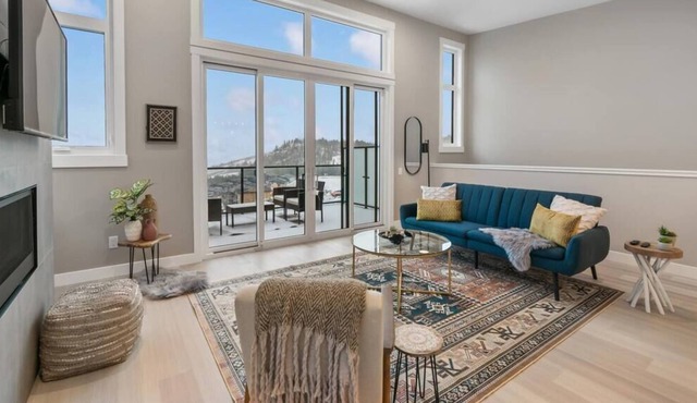 This townhouse is a 2 bedroom(s), 2.5 bathrooms, located in Kelowna, BC.