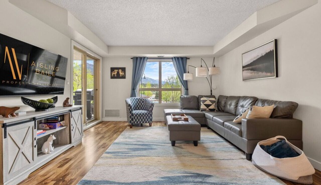 Tide`s Edge | Outdoor Pool & Hot Tub | Lake Views
