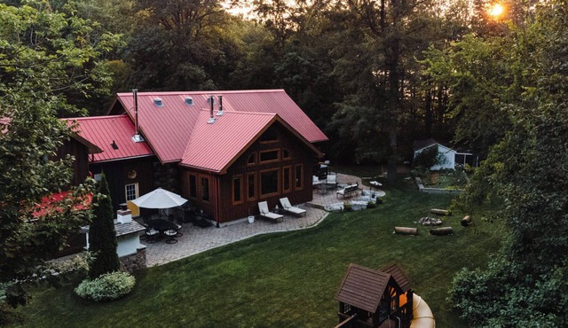 Timber Sky Estate - Family & Pet-Friendly Log Cabin in Elora