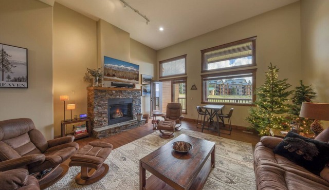 Timberstone Ski-In/Ski-Out Retreat with Hot Tub