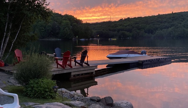 Time to relax! Waterfront, 10 mins to Haliburton. in Eagle Lake