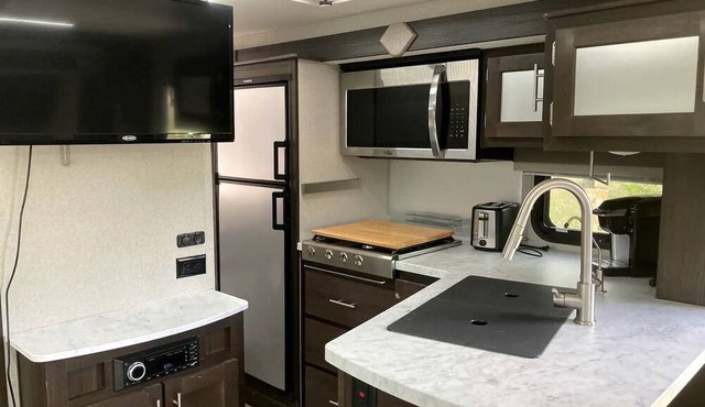 Tiny Caravan Great for Couples with Landscape Views in Idaho in Saint Maries