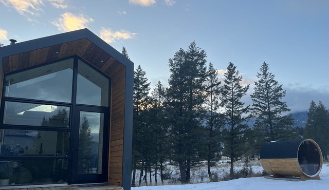 Tiny House Retreat with Sauna!