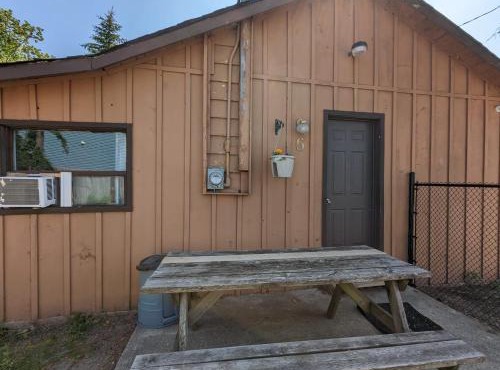 Tiny Wood Cottage 06