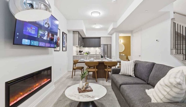Toronto Boutique 4BR 3.5 Bath Stay for 10