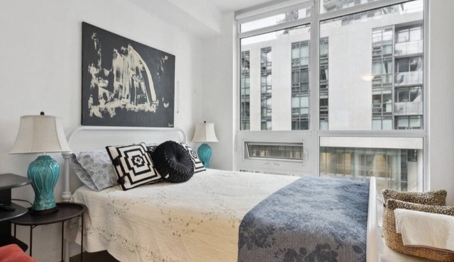 Toronto Getaway! 2bed 2bath Lake at your door