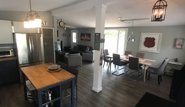 TOTAL RENOVATED Sauble Beach Cottage