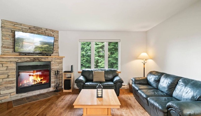 Townhouse on the Golf w/Pool Access -Aiglon 1748 in Mont-Tremblant