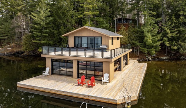 Traditional 2 bdrm Cottage + 2 bdrm Boathouse on Lake Rosseau! in Port Carling