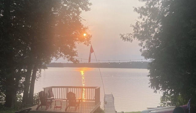 Tranquil 3 bedroom waterfront cottage on private lake!
