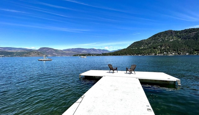 Tranquility Bay - Waterfront - Shuswap Vacations & Sledding Accommodation