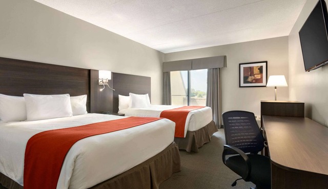 Travelodge by Wyndham Kingston LaSalle Hotel
