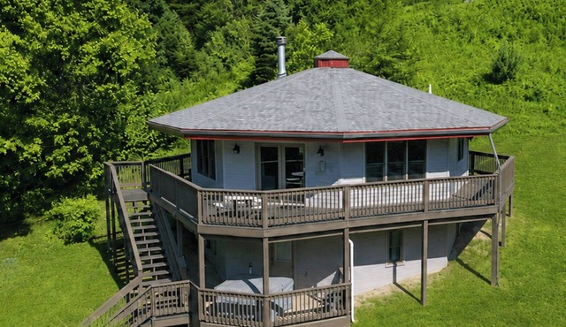 Tree Top - Hosted by The Chalets in Logan