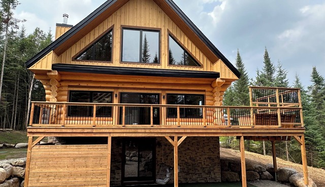 Tremblant Luxury Chalet-Hot Tub, dry Sauna, Pool table, Fireplace & Lake Access
