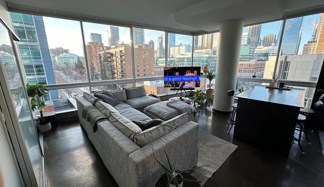 Trendy 2BR condo with downtown Calgary views, ideal for stylish getaways!