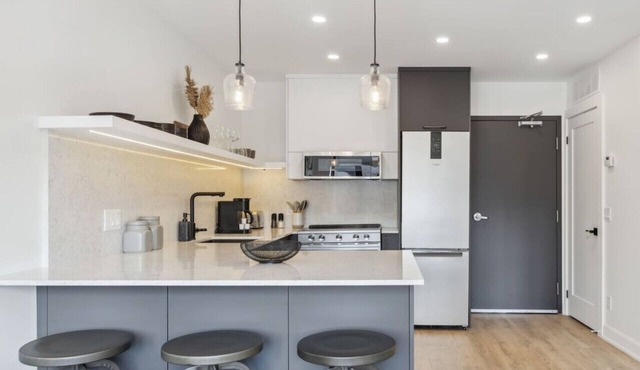 Trendy Condo in Downtown Collingwood - 146 Hurontario Unit 4