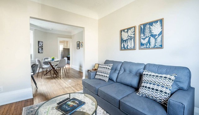 Trinity Bellwoods 1BR Walk to Cafés Sleeps 4