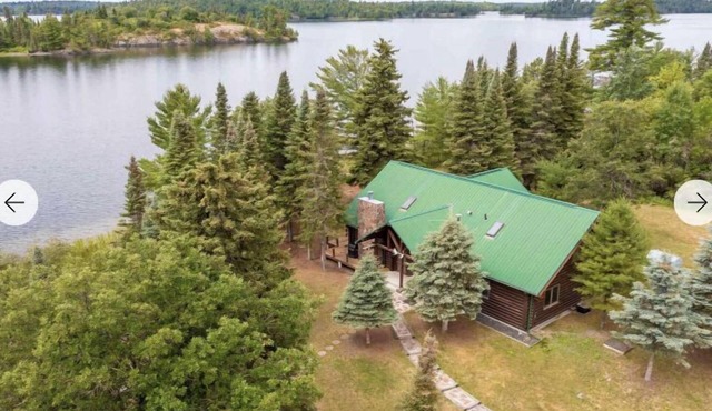 Twin Oaks Lodge on the Lake of the Woods
