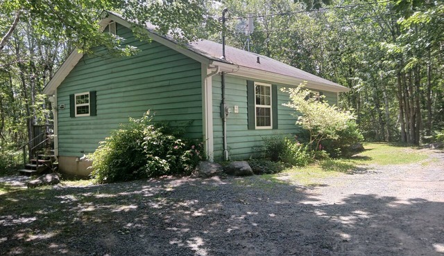 Two-Bedroom One-Bathroom Vacation Home - Pet Friendly!