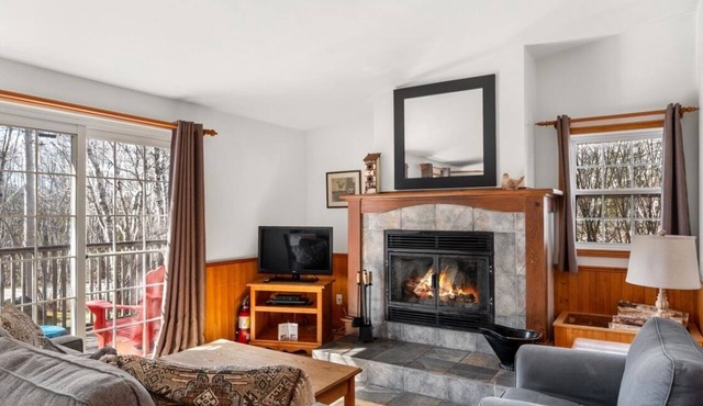 Two-Bedroom Two-Bathroom Vacation Home - Pet Friendly!