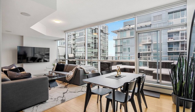 Two Story Penthouse 2BR w AC Stampede & BMO