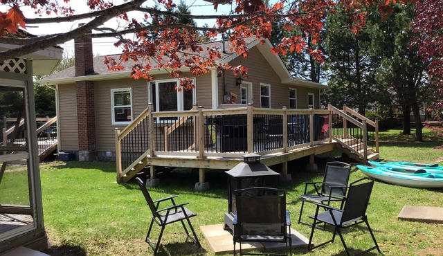 TWO STREETS FROM BEAUJOLI BEACH - GRAND BARACHOIS - AC- WIFI-SLEEPS SIX