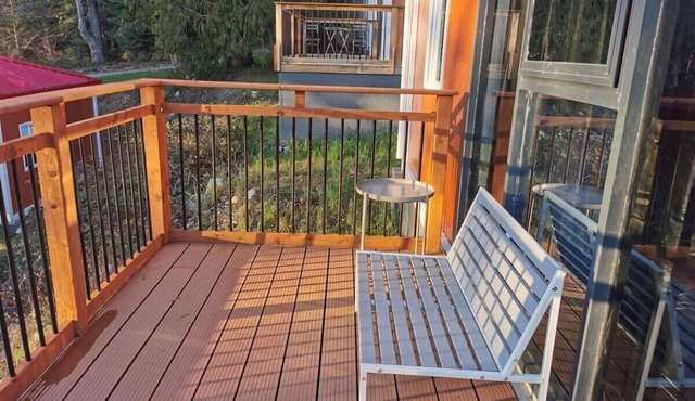 U4 Seaside Serenity: Seal Bay Glamping Retreat