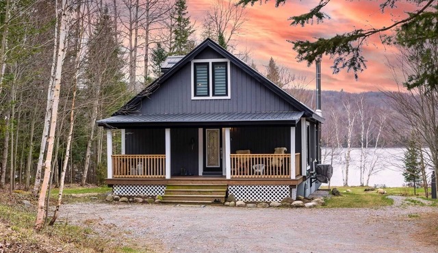 Ultimate Lakeview Cottage Retreat: Hot Tub, Paddle & Play