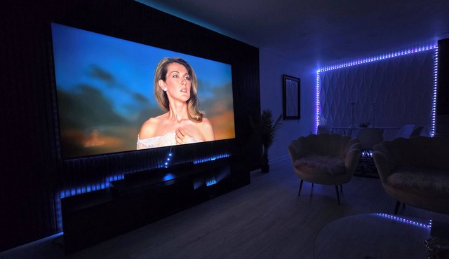 Ultimate Retreat: 98" Cinema + Arcade Game Room + BBQ + Airport