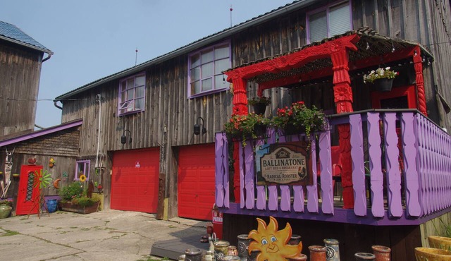 Unique Barn Loft. Mexican inspired Barn Store on site, 10 acers walking trails.
