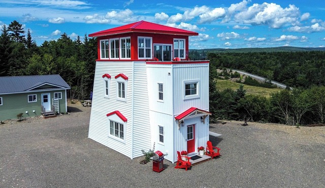Unique Lighthouse with Bay of Fundy Views & Hot Tub