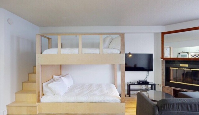 Unit 6418 - 1 room - 2 people