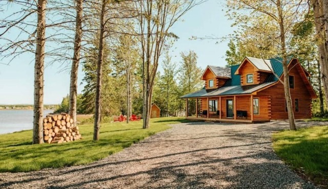 Unwind by the Sea at The Salty Pearl: Your Charming Coastal Log Cottage