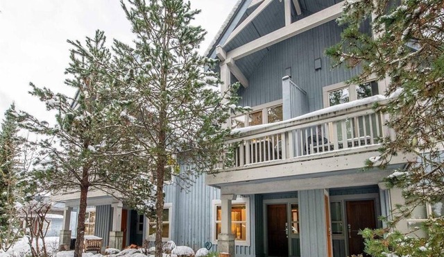 Updated Ski In 3-bedroom townhome in Whistler