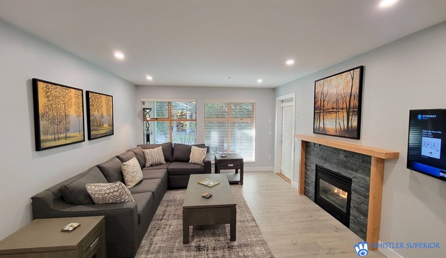 Updated Stoney Creek Condo in Whistler Village. Great Pool & Hot Tub Area.