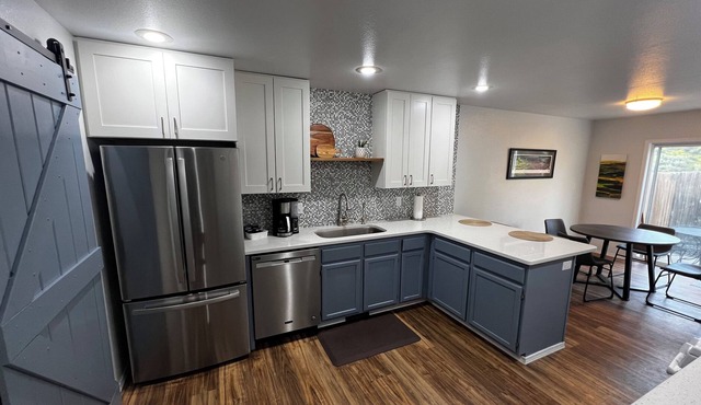 Updated townhouse in quiet cul de sac. Private fenced yard & off-street parking. in Pullman