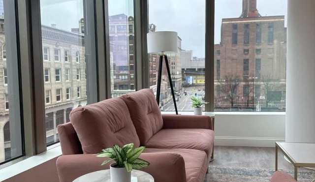 Upscale 2BR Condo with Gym & Parking near MGH & TUFTS in Boston