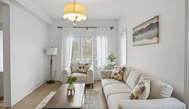 Upscale 3 Bedroom Welland Retreat with Parking