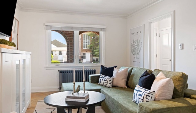 Upscale Toronto Home Near Transit | Office | King Beds | Garden | Backyard Oasis