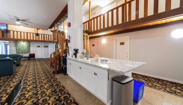 Uptowner Hotel