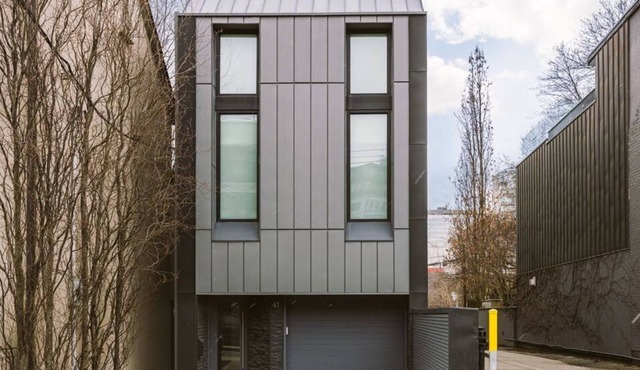 Urban Elegance Home in Yorkville | 3bed3baths