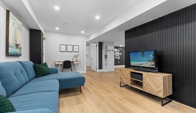 Urban Haven: 2BR/2BA+Office, Kitchen, Dining