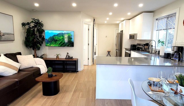 Urban-Peg: Modern Comfort in the Heart of the City