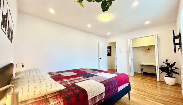 🌲Urban Tranquility - your retreat with easy access to city life minutes away.