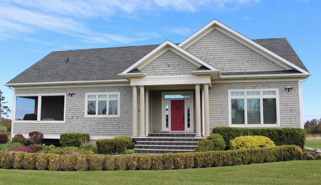 Vacation Home Located Steps from North Shore Beach, 10 Minutes Away From Golf