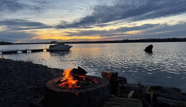 VACATION in 🇨🇦 CANADA 🇨🇦: Pet Friendly All-Season Getaway by the Ottawa River